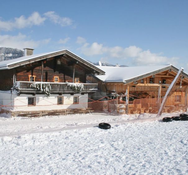 Ferienhaus Kohlschnait mit Snowtubing-Bahn hinter dem Hof
