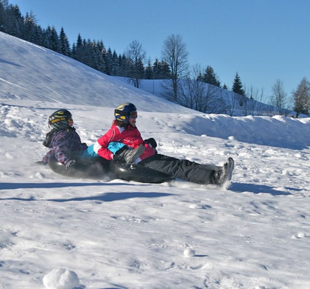Snowtubing-Spaß mit der ganzen Familie